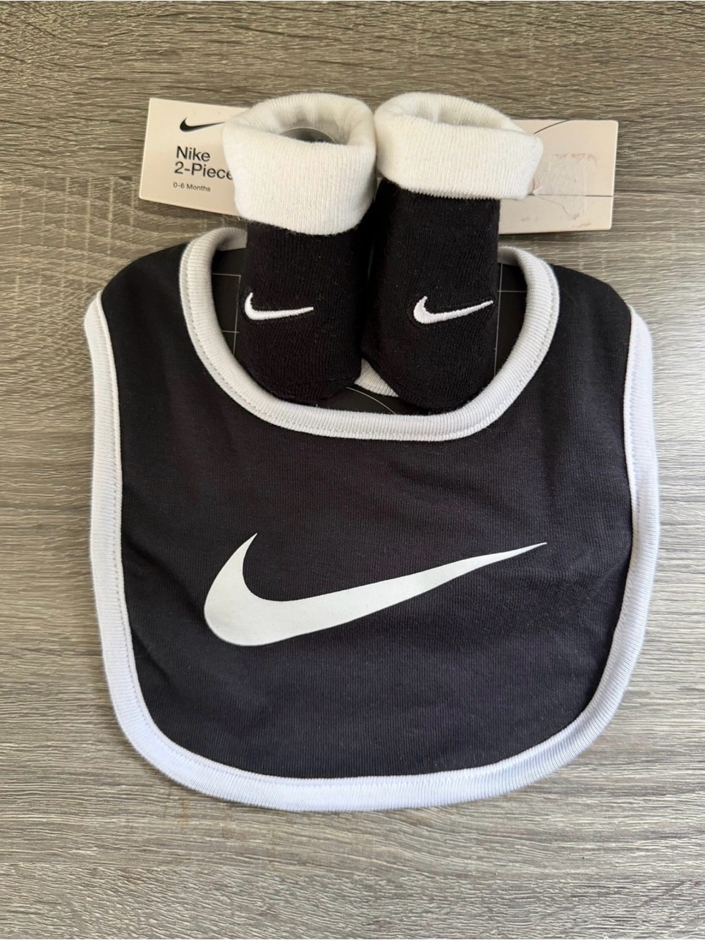 Nike Baby Two Piece Bib & Socks Black 0-6